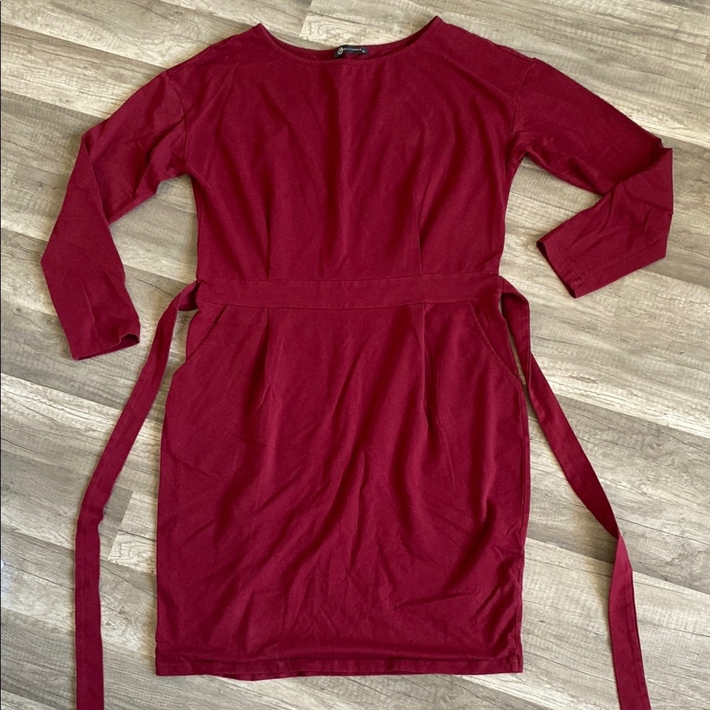 💚 2/$15 Red Long Sleeve Sheath Dress - Picture 2 of 2